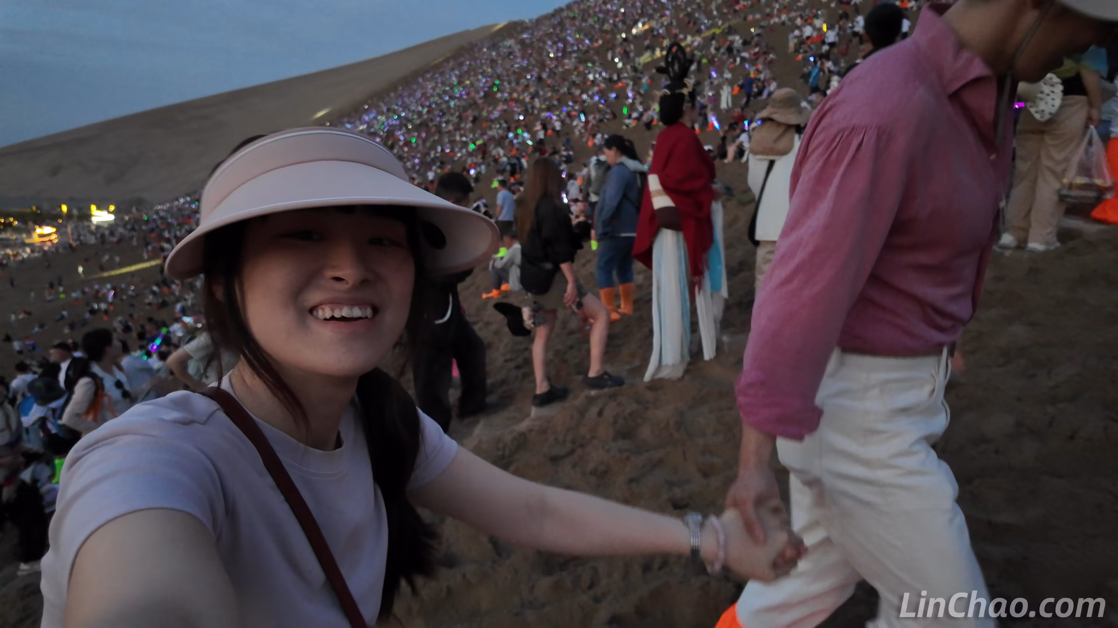 敦煌鸣沙山