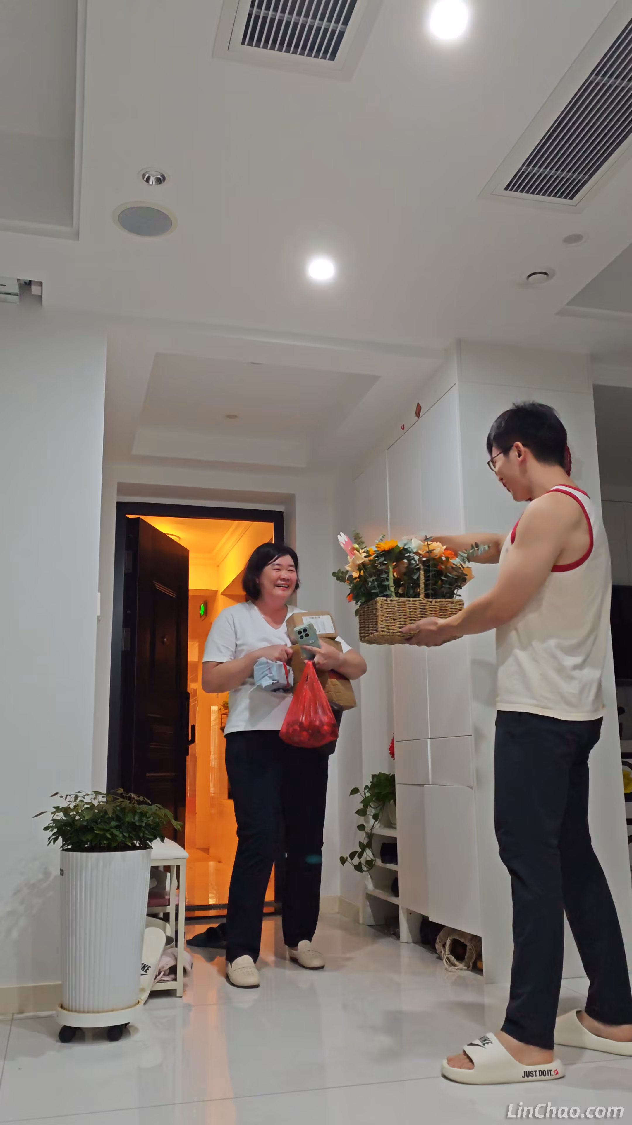 老妈生日，偷偷跑回家